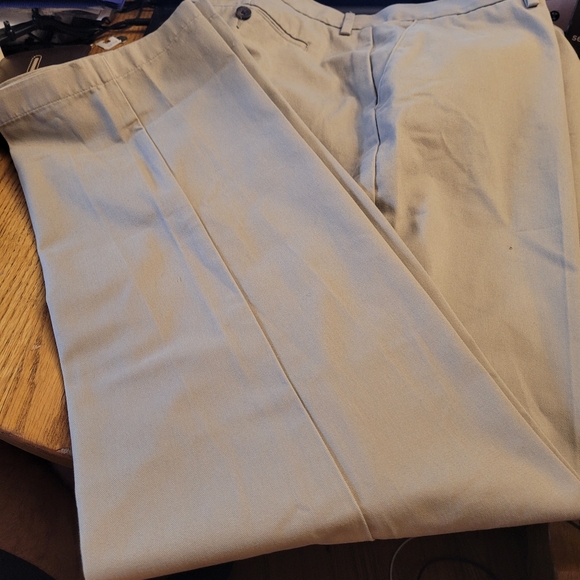 Man's  Chino Pants - Picture 8 of 9